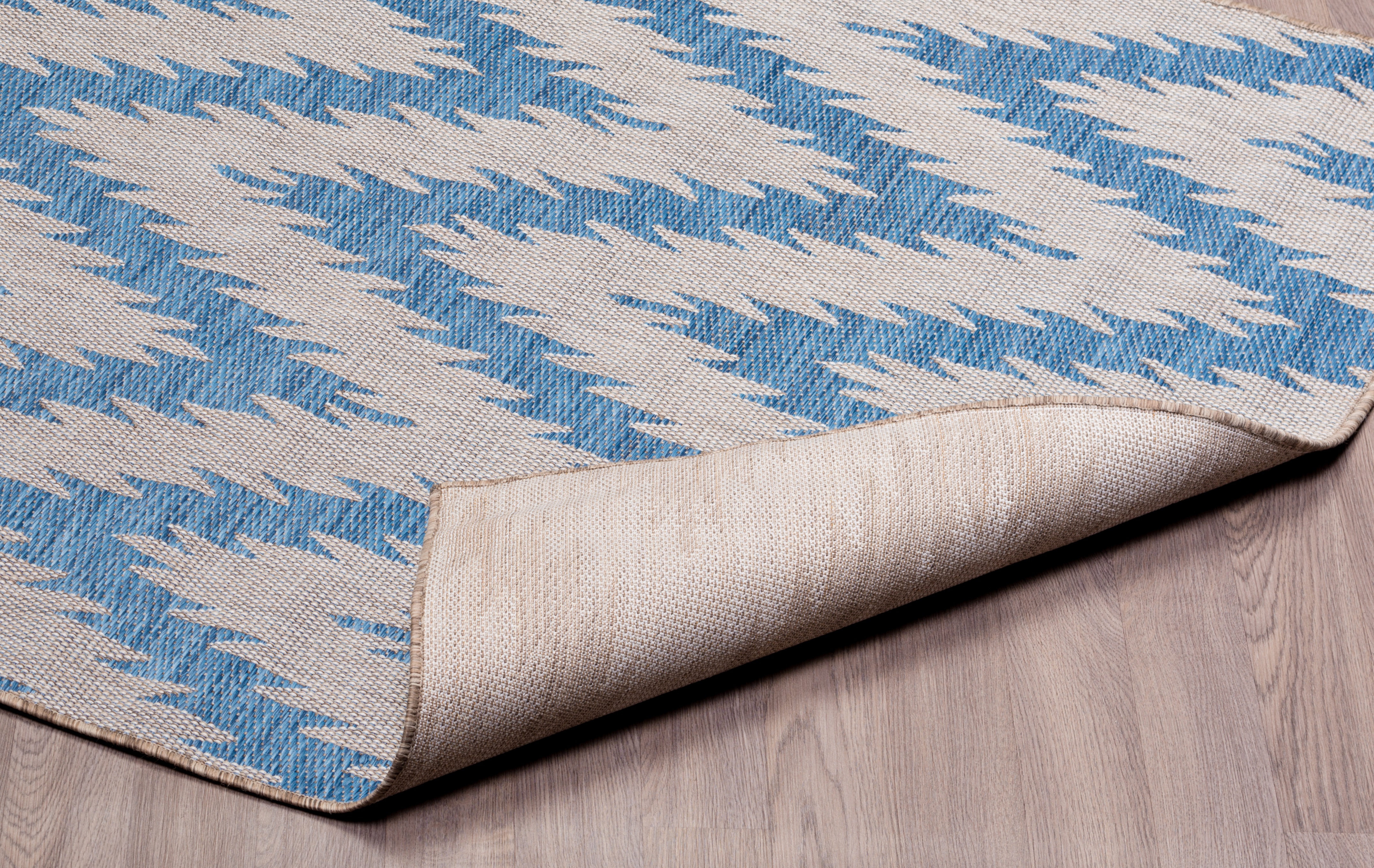 Carnival Indoor/Outdoor Zig-Zag Polypropylene Rug - TSC.ca