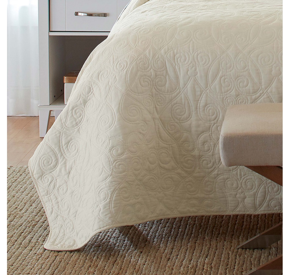Image 701395_ALTMORE9.jpg, Product 701-395 / Price $83.99 - $143.99, Laura Ashley Felicity Breeze Quilt Set from Laura Ashley on TSC.ca's Home & Garden department