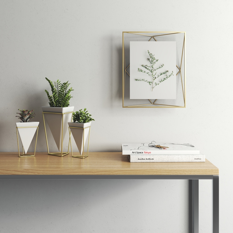Image 709741_ALTMORE3.jpg, Product 709-741 / Price $40.00, Umbra Prisma Picture Frame from Umbra on TSC.ca's Home & Garden department