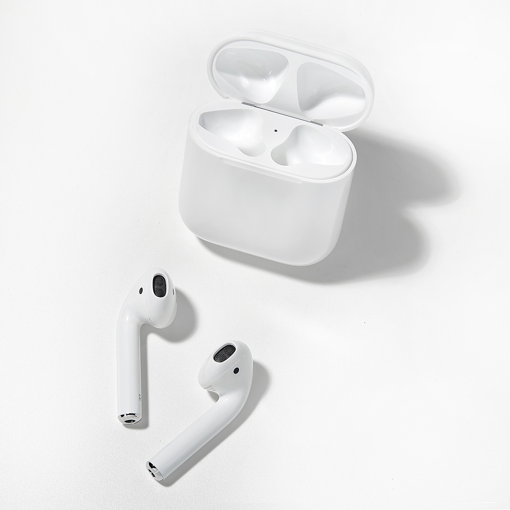 Apple AirPods with Charging Case (2nd Generation) Open Box