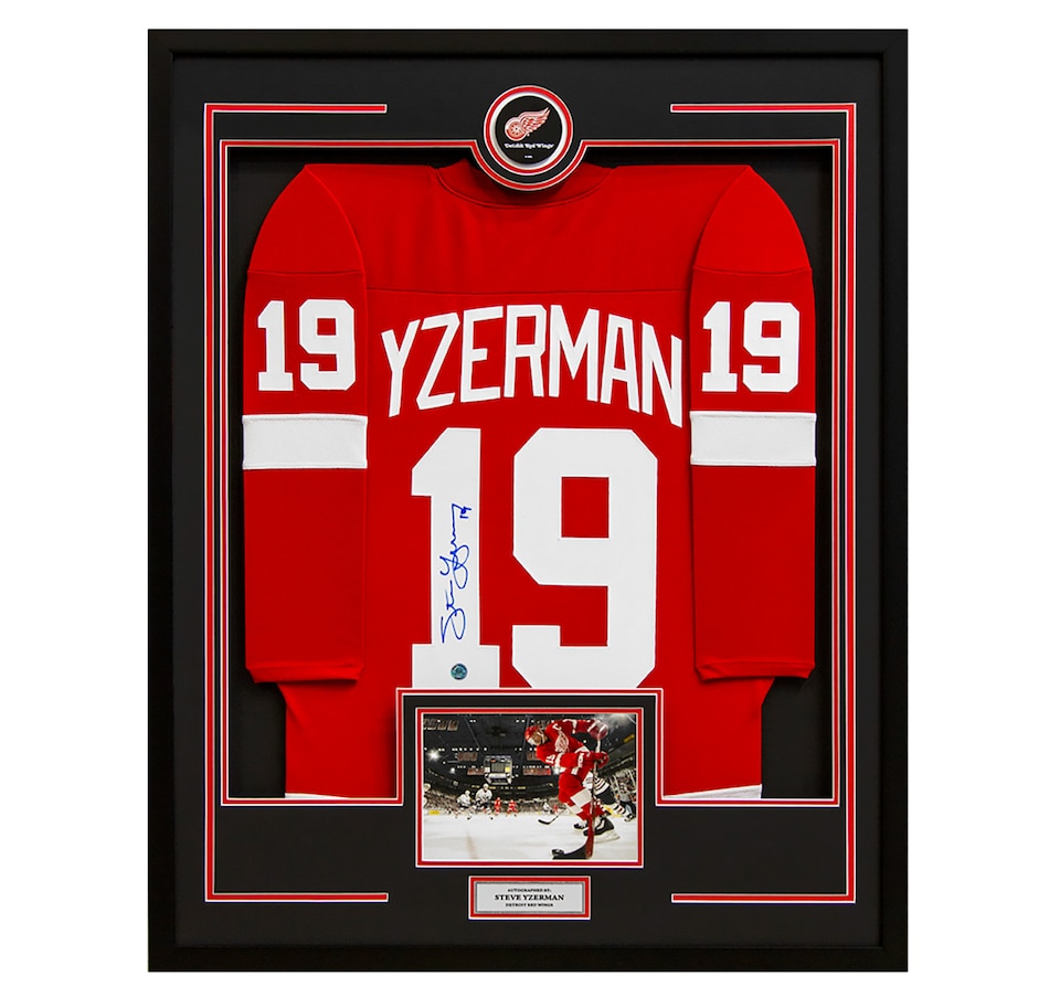 Vintage Red Wings Steve Yzerman 19 Red and White Hockey Jersey 