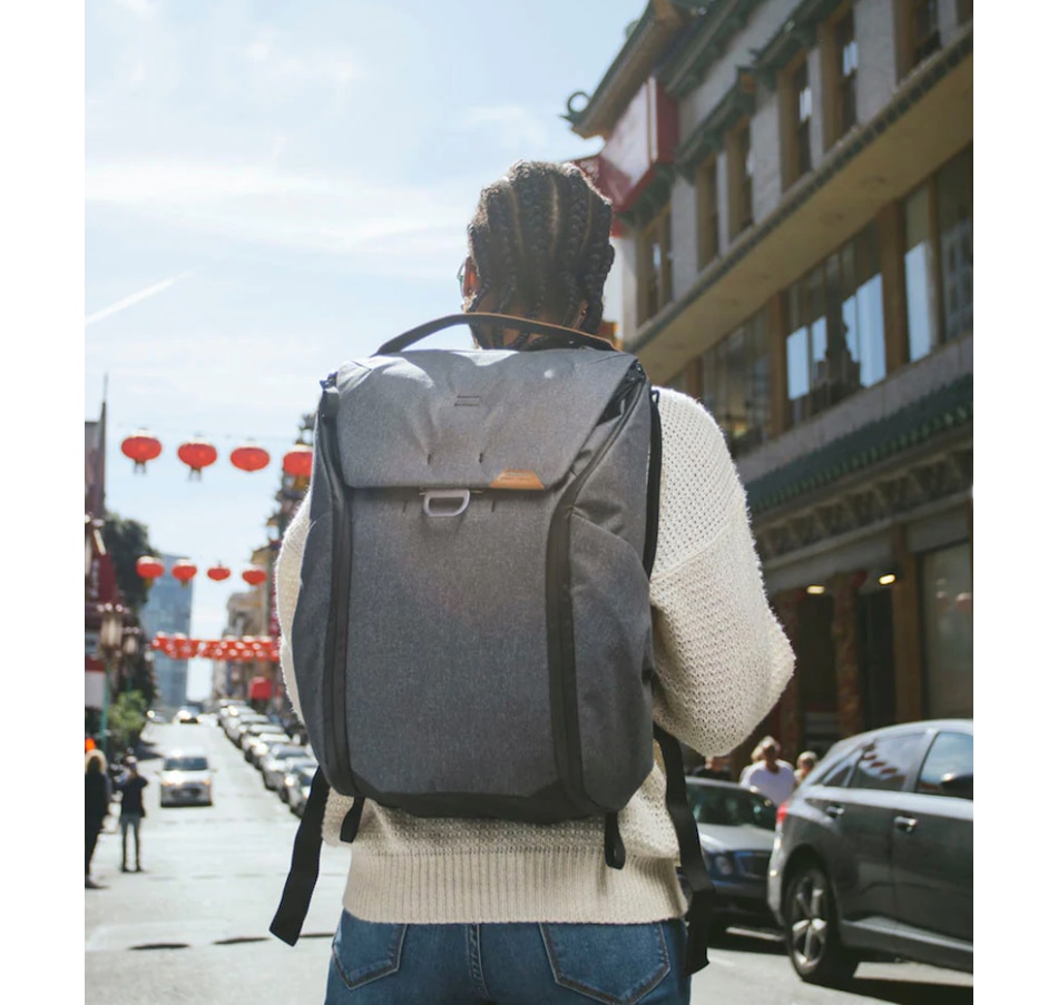 Image 723371_ALTMORE4.jpg, Product 723-371 / Price $389.95, Peak Design Everyday Backpack 30L v2 (charcoal) from Peak Design on TSC.ca's Home & Garden department