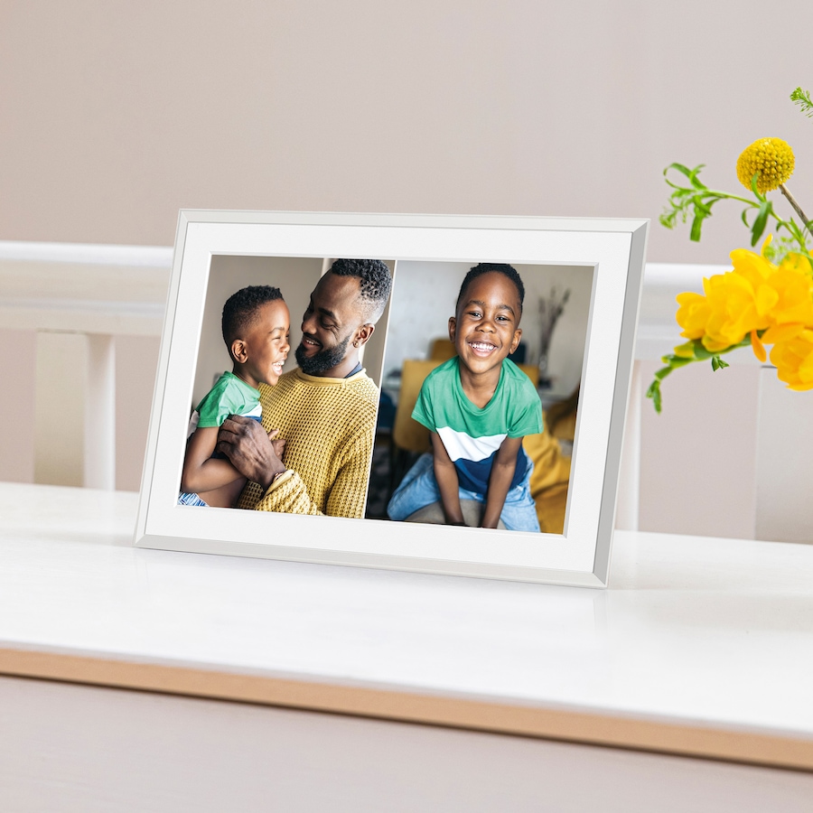 Image 725559_ALTMORE5.jpg, Product 725-559 / Price $229.99, Aura Frames Carver Mat Digital Photo Frame from Aura Frames on TSC.ca's Electronics department