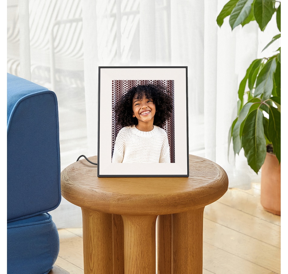 Image 725560_ALTMORE5.jpg, Product 725-560 / Price $299.99, Aura Frames Aspen Digital Photo Frame from Aura Frames on TSC.ca's Electronics department