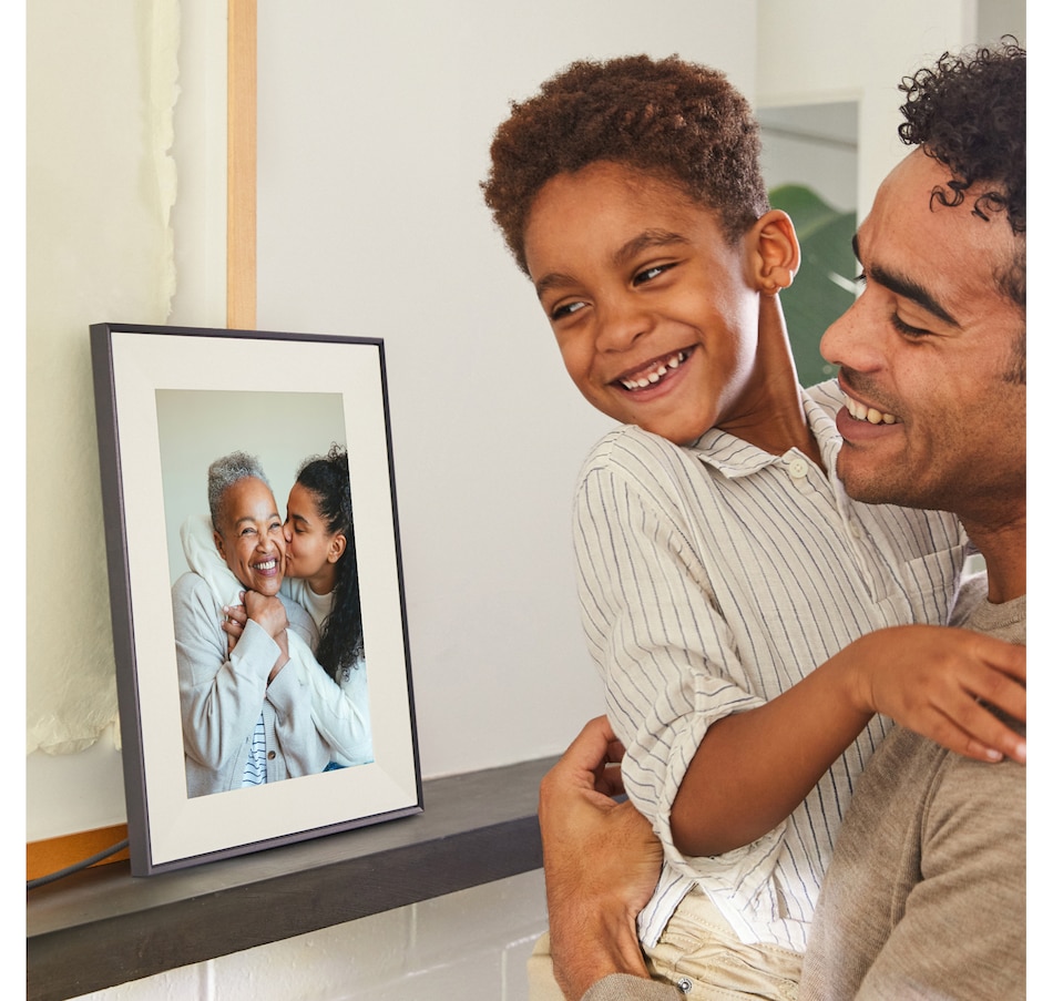 Image 725560_ALTMORE6.jpg, Product 725-560 / Price $299.99, Aura Frames Aspen Digital Photo Frame from Aura Frames on TSC.ca's Electronics department