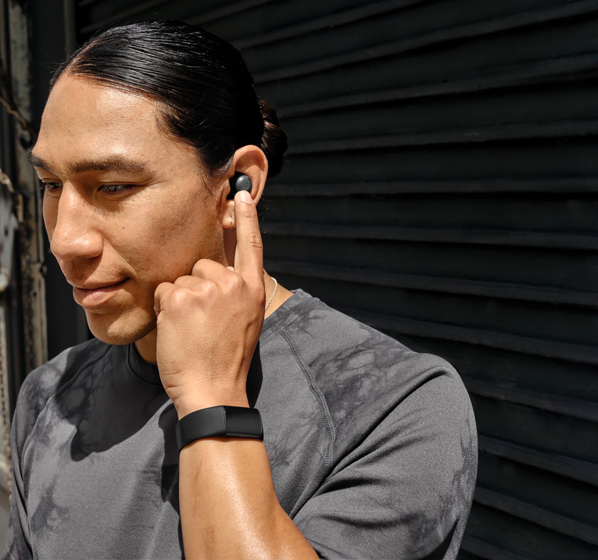 Fitbit Charge 6 Black with Black Band - TSC.ca