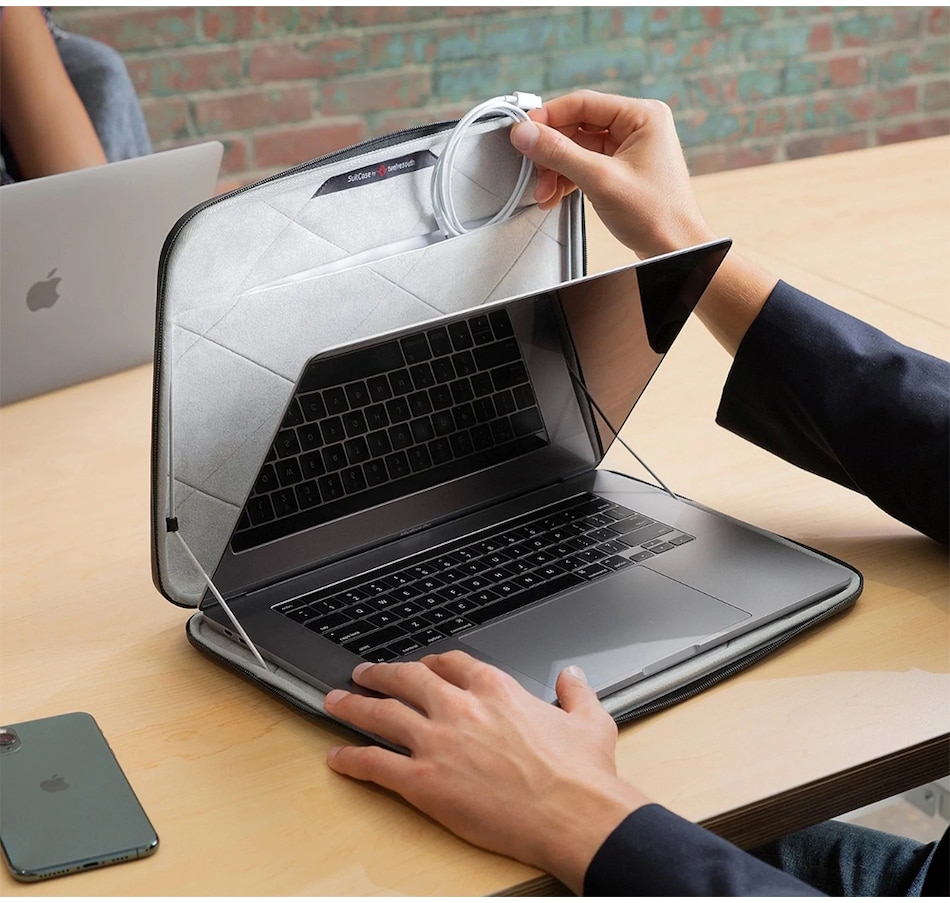 Image 729884_ALTMORE1.jpg, Product 729-884 / Price $109.99, TwelveSouth SuitCase for MacBook Pro 14" from Twelve South on TSC.ca's Electronics department
