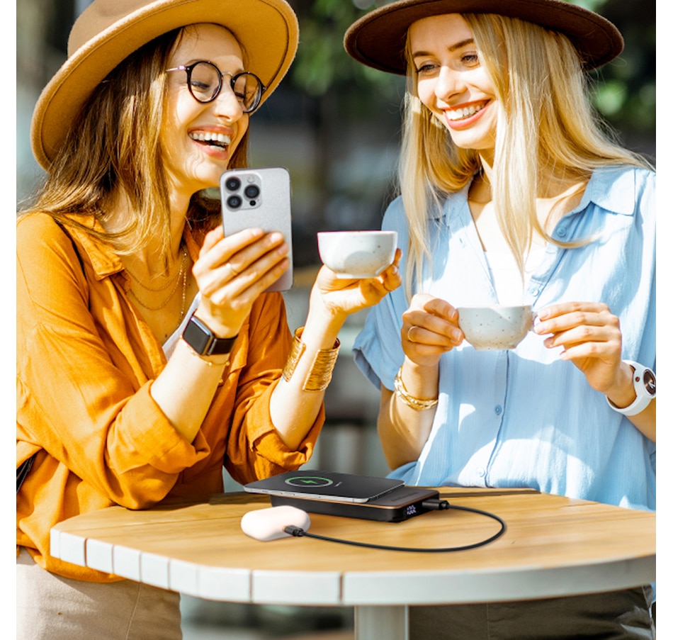 Image 738488_ALTMORE4.jpg, Product 738-488 / Price $84.99, Duracell Core10 Wireless Power Bank from Duracell on TSC.ca's Electronics department