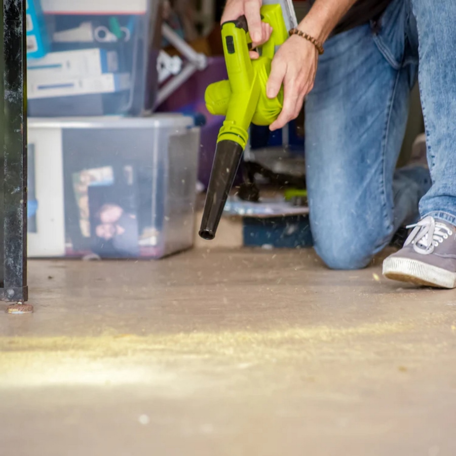 Image 738759_ALTMORE6.jpg, Product 738-759 / Price $114.99, Sun Joe 24V iON+ Workshop Leaf Blower with Dust Bags, 2.0-Ah Battery and Rapid Charger from Snow Joe & Sun Joe on TSC.ca's Home & Garden department