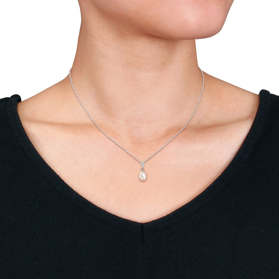 Image 744823_ALTMORE4.jpg, Product 744-823 / Price $69.99, Amour Pearls Sterling Silver Pink Cultured Freshwater Pendant With Chain & Drop Earrings Set from Amour Pearls on TSC.ca's Jewellery department