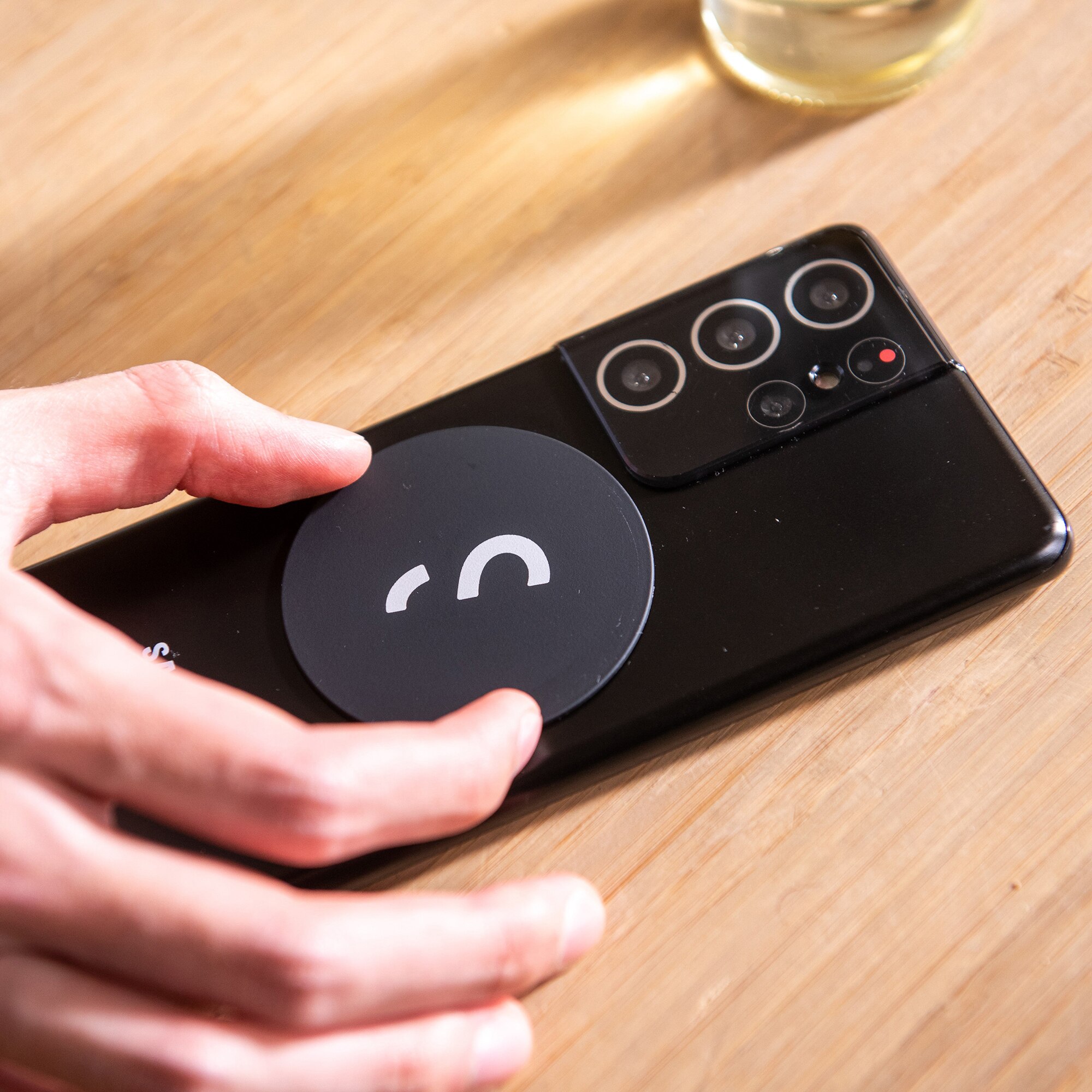 スマホアクセサリー ShiftCam SnapGrip CreatorKit Amazon.com: ShiftCam SnapGrip – Phone Camera Grip with Magnetic