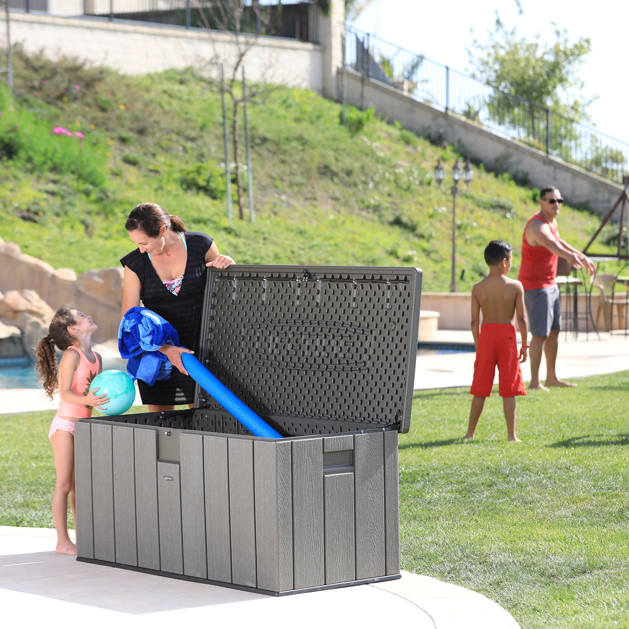 Lifetime Outdoor Storage Deck Box (150 gallons) - TSC.ca