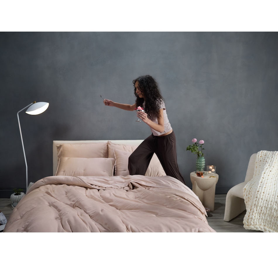 Image 759879_ALTMORE2.jpg, Product 759-879 / Price $299.00 - $374.00, Hush Oversized Iced Cooling Bamboo Comforter Set from Hush on TSC.ca's Home & Garden department