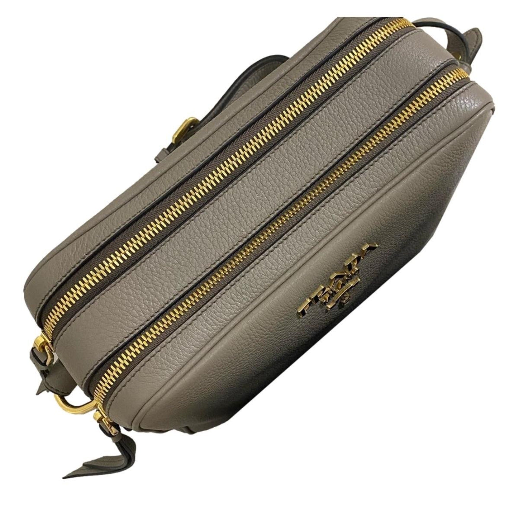 バッグ Vintage Prada Grey Leather Shoulder Bag Prada Vintage Grey / Black Gold Studded Stud Detail Zip