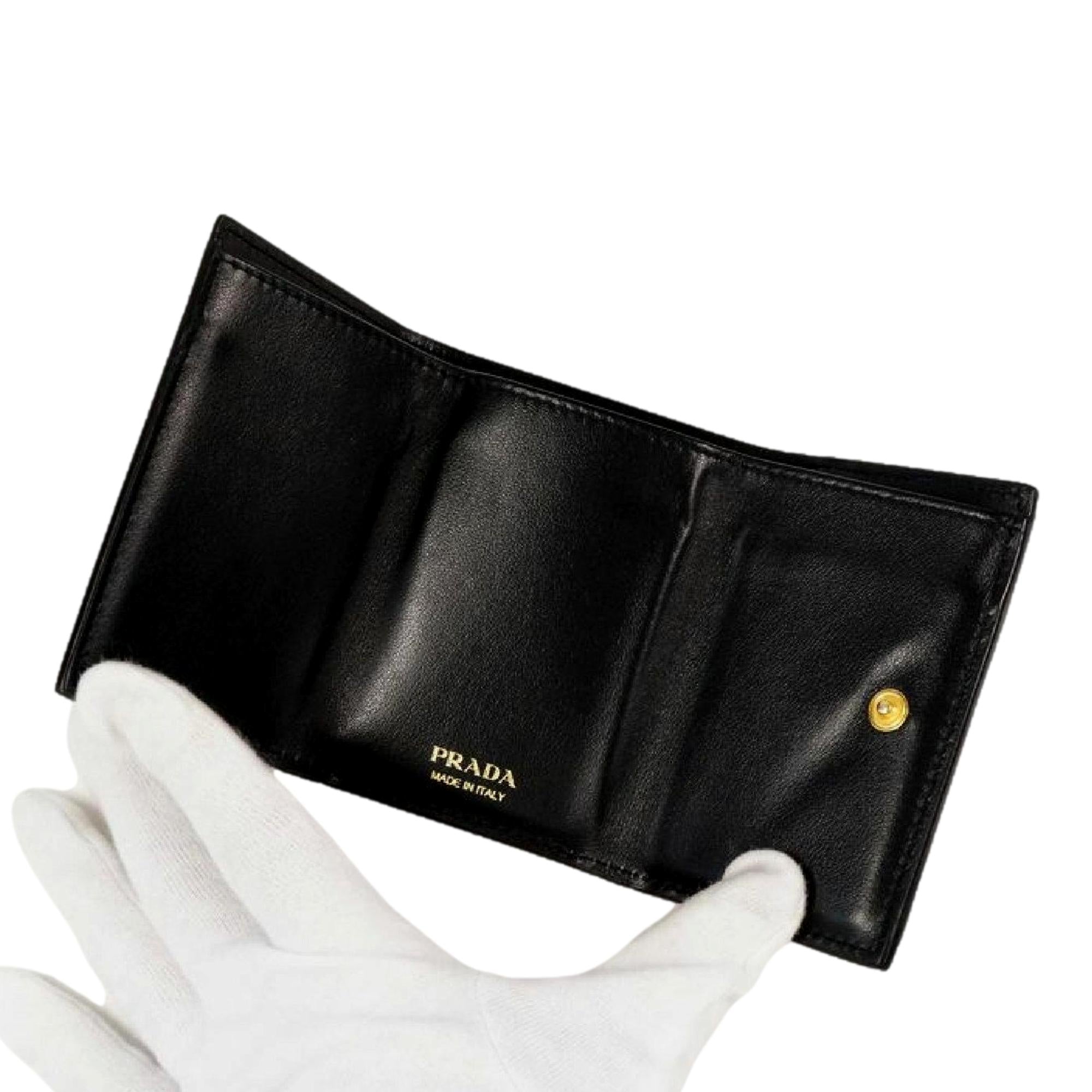 Prada Womens Vitello Move Black Leather Compact Envelope