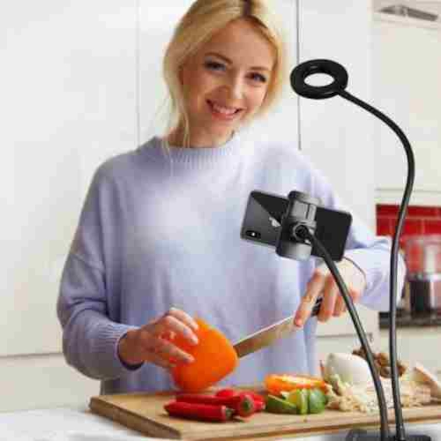Image 899036_ALTMORE6.jpg, Product 899-036 / Price $49.99, IMGadgets Desk Clip USB Ring Light from IMGadgets on TSC.ca's Home & Garden department