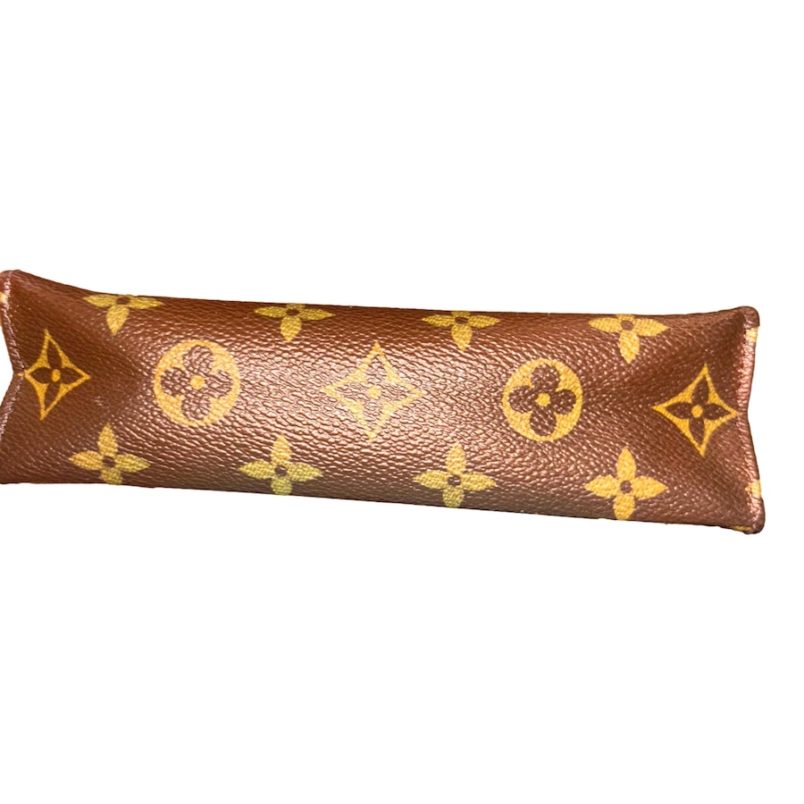 Image 922324_ALTMORE3.jpg, Product 922-324 / Price $1,034.00, Louis Vuitton Monogram Poche Toilette 19 Clutch (Pre-owned) from Louis Vuitton on TSC.ca's Fashion department