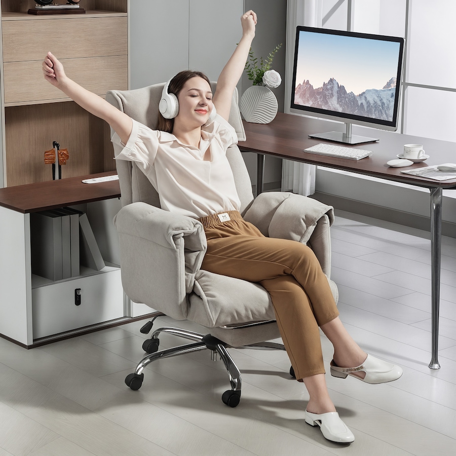 Image 961287_ALTMORE8.jpg, Product 961-287 / Price $238.69, HOMCOM Executive Office Chair, Computer Desk Chair with Footrest, Grey from HOMCOM on TSC.ca's Home & Garden department
